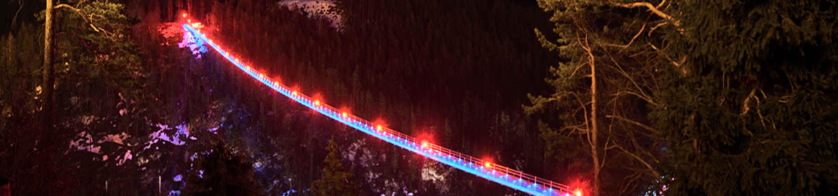 Seilbahn Reutte mit Hindernisbefeuerung bei Nacht